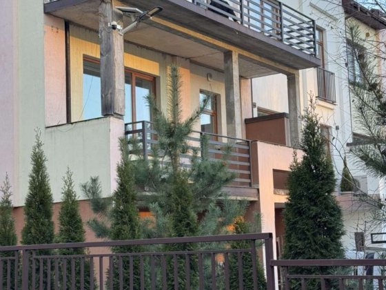 Продаж нового котеджу в Брюховичах біля озера Брюховичі