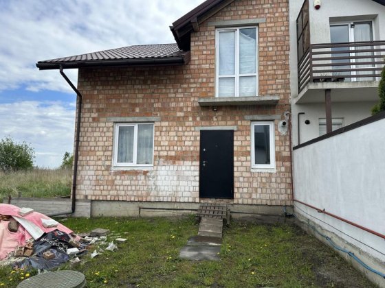 Продаж котеджу з ділянкою 5 сот. у Зубрі Зубра