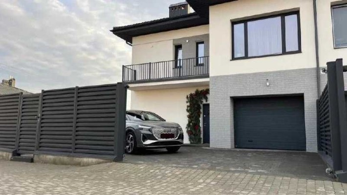Продаж котеджу з дизайнерським ремонтом 208 кв.м с. Зубра - фото 1