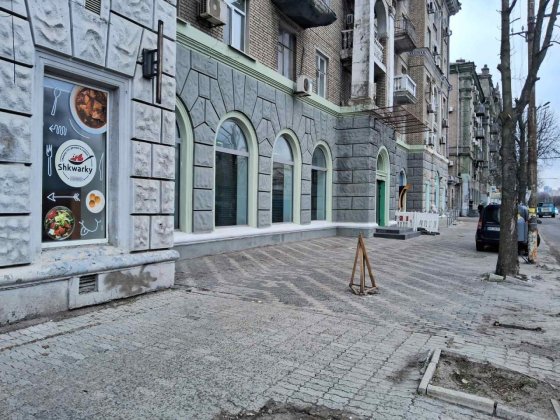 Магазин\ приміщення в центрі міста. Червона лінія з окремим входом, великі вітринні вікна. Днепр