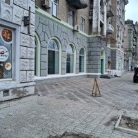 Магазин\ приміщення в центрі міста. Червона лінія з окремим входом, великі вітринні вікна. Дніпро