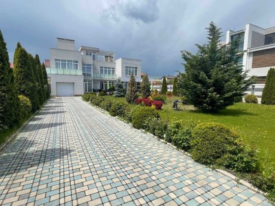 Продається стильний будинок в Совіньйоні. Лиманка