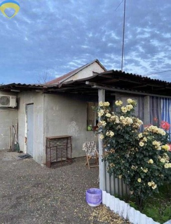Продам будинок з ділянкою у Великодолинському - фото 1