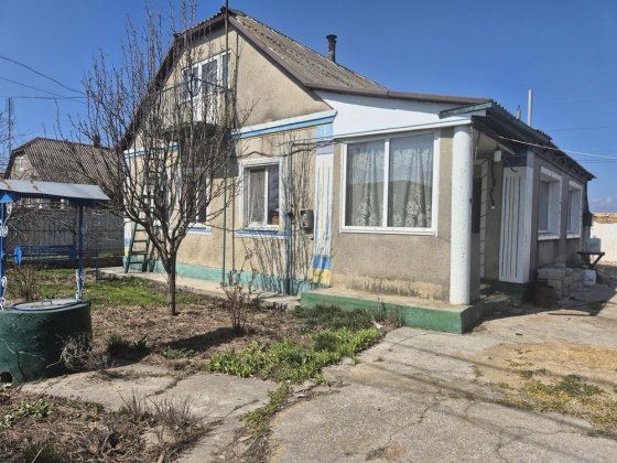 Будинок в с.Молодіжне з великою ділянкою Молодежное