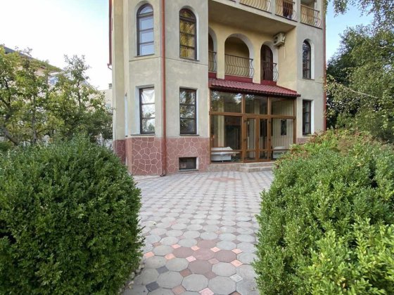 Пропонується до продажу 4-рівневий будинок на 9 сотках  біля моря Бурлача Балка