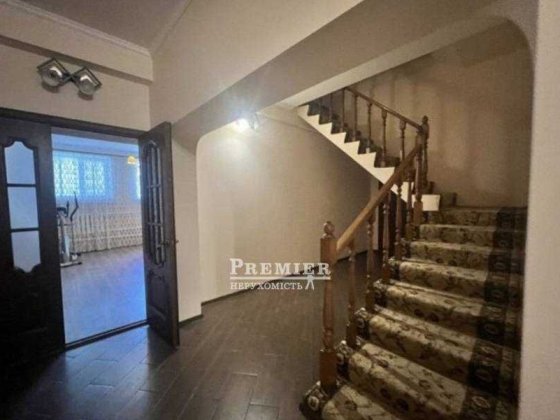 Двоповерховий будинок 323 м² на ділянці 17 соток, під державні програми Великий Дальник