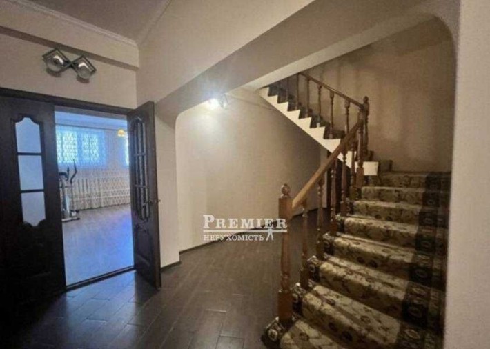 Двоповерховий будинок 323 м² на ділянці 17 соток, під державні програми - фото 1