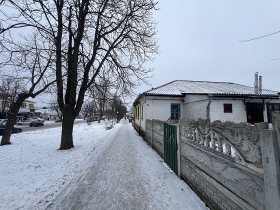 Продам будинок і земельну ділянку! Центр міста Пирятин