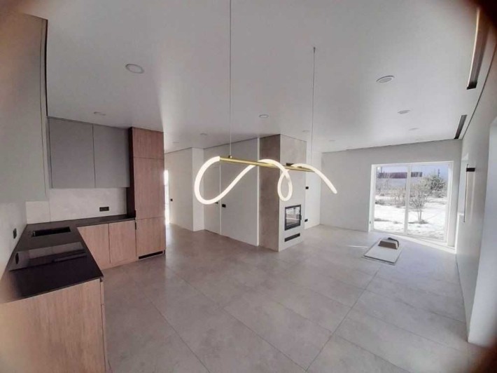 % Котедж з ремонтом і кухнею, 2 спальні, дизайн-проєкт у подарунок - фото 1