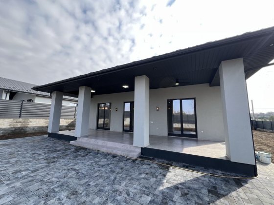 Власний будинок із ремонтом і ділянкою 10 соток Белая Криница