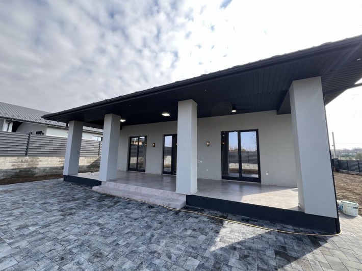 Власний будинок із ремонтом і ділянкою 10 соток - фото 1