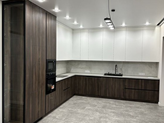 Продам будинок з ремонтом на ділянці 10 сот Белая Криница