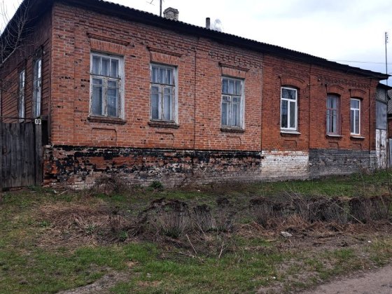 Пів будинку  вул.Поштова10 Кролевец