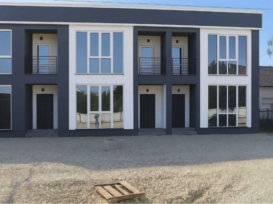 Продаж котеджу поряд з містом Байковцы