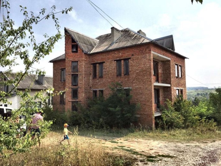 Продається незавершений будинок у смт.Гусятин.Можливий обмін на авто. - фото 1