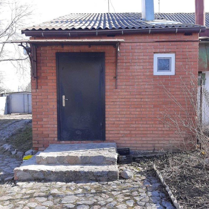 Продается пол дома  смт.  .Карачевка. - фото 1