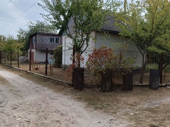 Дача в Березанці. 10 сот. землі. Зупинка і магазин поруч. Березанка