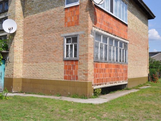 Будинок в селі 100км від Києва + сарай + клаптик землі Остер