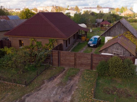 Будинок в центрі міста з ділянкою на 2 вулиці та виходом на пляж Корюківка