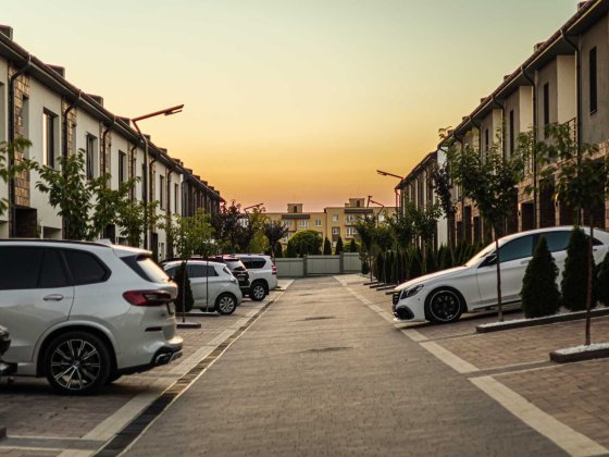 Продається зданий Таун хаус з ділянкою 2 сотих в готовому комплексі Годилів