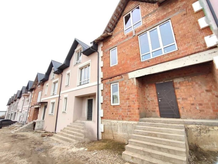 Продаж сучасного ТАУНХАУСА с. Годилів (1 км до м. Чернівці) - фото 1