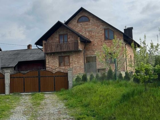 Окремий сучасний будинок з великою зем. ділянкою, с. Валя Кузьмина Валя Кузьмина