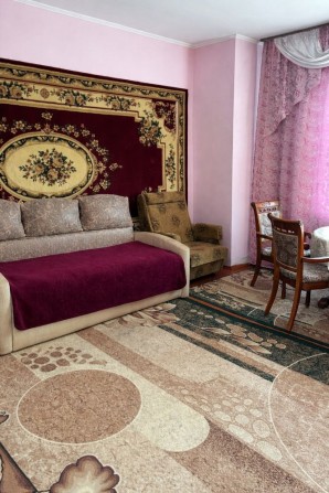 Будинок двоповерховий. Є два гаражі - фото 1