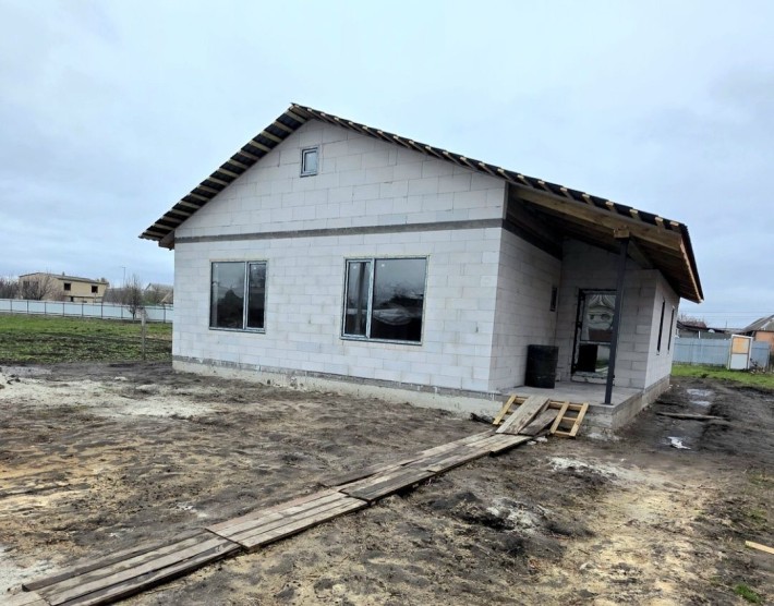 ЄОСЕЛЯ!! Будинок 110 кв.м, .р-н вул.КОЦЮБИНСЬКОГО на 8 сотках. - фото 1