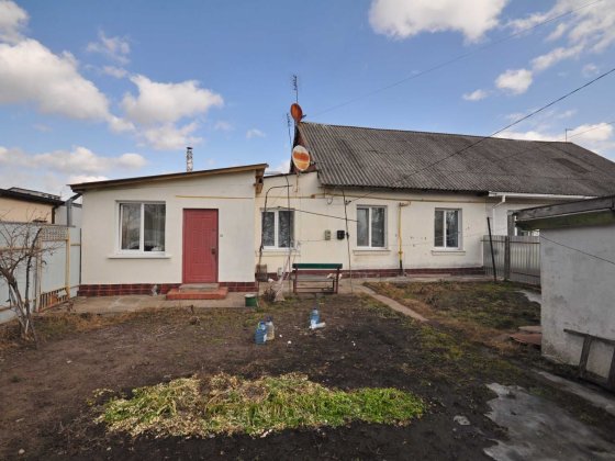 Частина будинку в зручному місці, вул. Івана Пулюя (Матросова)