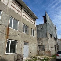 Промислова база, з власною землею (1 ГА), споруди 2720 м2 (деякі частково реконструйовані) 400 кВт Дніпро