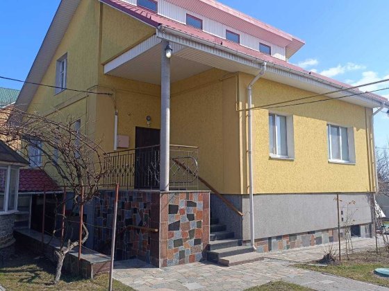 Будинок з ремонтом, центр Бучи, є  укриття, газ.опалення, гараж Буча