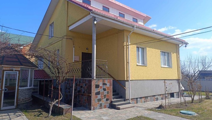 Будинок з ремонтом, центр Бучи, є  укриття, газ.опалення, гараж - фото 1