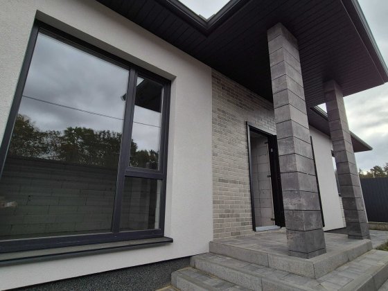 Сучасний одноповерховий будинок 120 м² з великою терасою, 4 спальнями та ділянкою 6 соток — стиль, я Буча