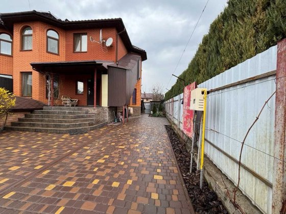 Продам просторий надійний будинок з газом та підвалом на 5 сотках, Сади. Бровари