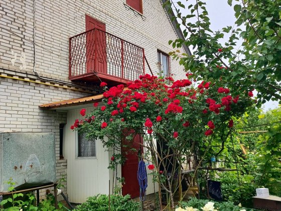 Продам частину будинку зі зручностями