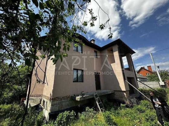 Продам будинок у відмінному місці на вул Миколи Міхновського,м Бровари Бровари