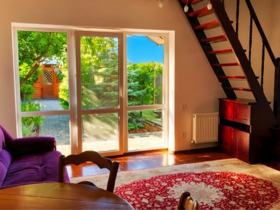 Частина будинку із ремонтом і двором — все готово для життя