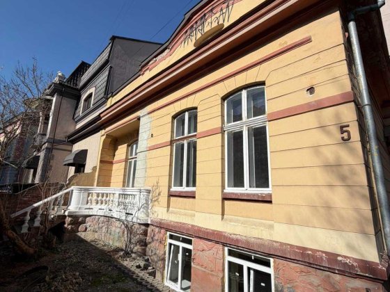 Напівособняк в центральній частині м.Івано-Франківськ Ивано-Франковск