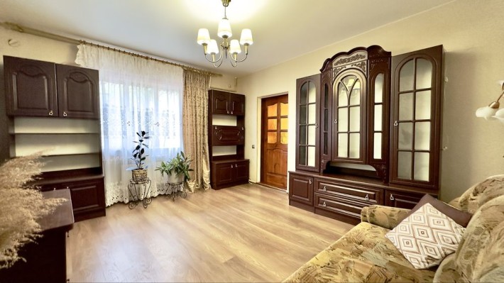 Будинок в центрі Бучі 95000$. Два гаража. Централізовані комунікації. - фото 1