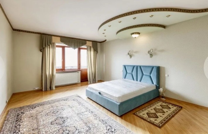 Будинок в самісінькому серці міста - фото 1