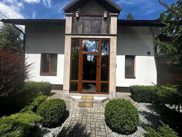 Будинок в Лісовій Бучіз гаражем, басейном, меблями, технікою - фото 1