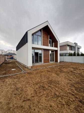 Будинок з терасою та ділянкою в престижному районі БЕЗ КОМІСІЇ - фото 1