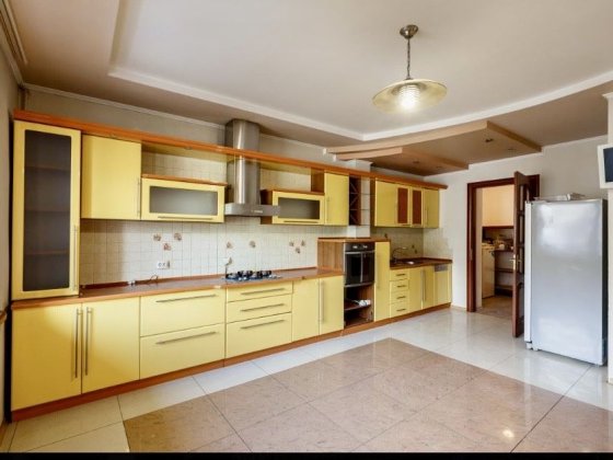 Будинок з басейном в центрі міста Ивано-Франковск