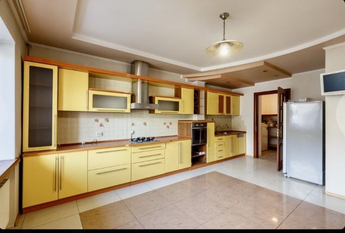 Будинок з басейном в центрі міста - фото 1