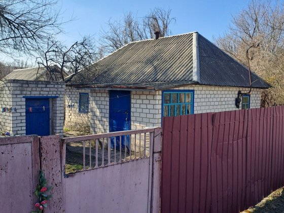 Продам небольшой дом с большим участком земли Кременчуг
