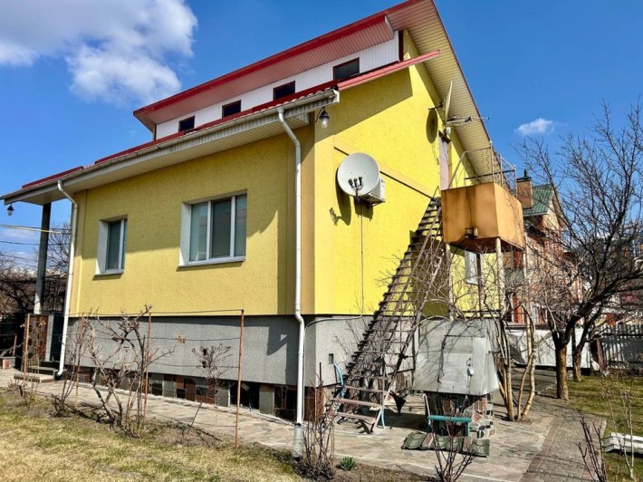 Продам будинок з гаражем і укриттям в центрі Бучі - фото 1