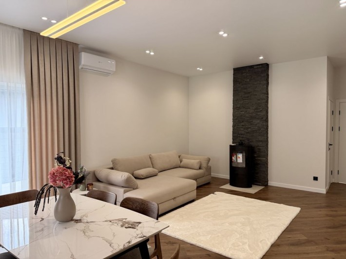 Будинок поруч з лісом, новий стильний ремонт! - фото 1