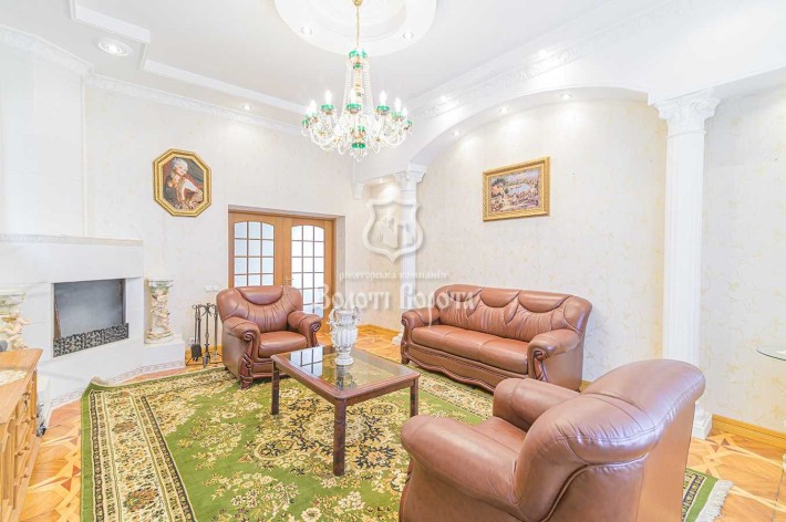 Будинок, 3 поверхи. Готовий до життя. Ділянка 20 сот, гараж. Бориспіль - фото 1