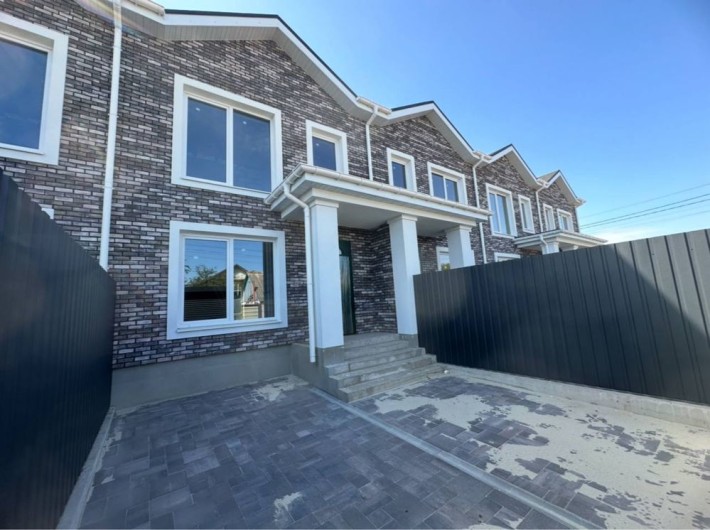 Продам таун хаус в Бучі з частковим ремонтом - фото 1