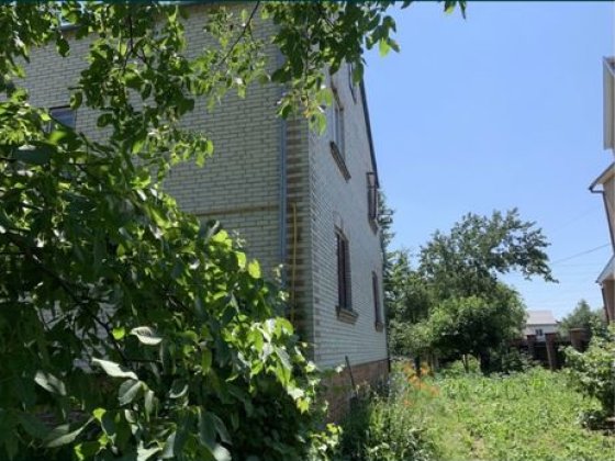 Продам будинок у Луцьку 260 м², підвал, гараж Луцк